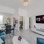 3 Bedrooms In Island Village Pool View