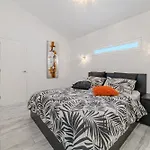 3 Bedrooms In Island Village Pool View