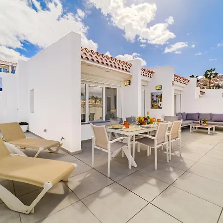 3 Bedrooms In Island Village Pool View אדחה