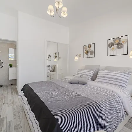 דירה 3 Bedrooms In Island Village Pool View *