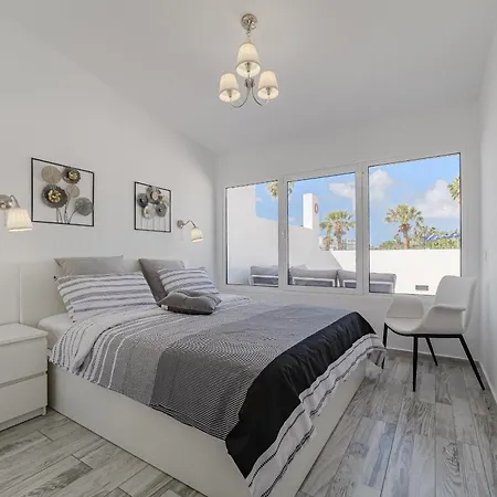 Appartement 3 Bedrooms In Island Village Pool View