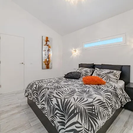 3 Bedrooms In Island Village Pool View