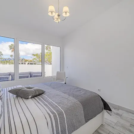 Lejlighed 3 Bedrooms In Island Village Pool View *