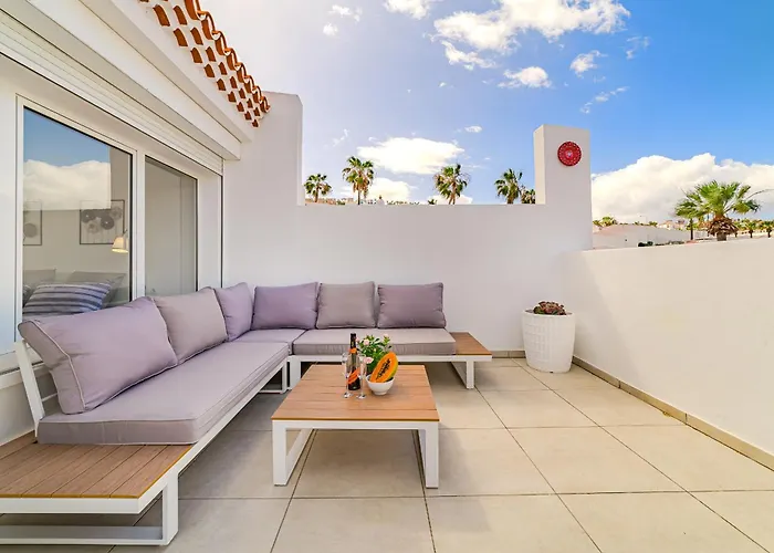 3 Bedrooms In Island Village Pool View דירה אדחה