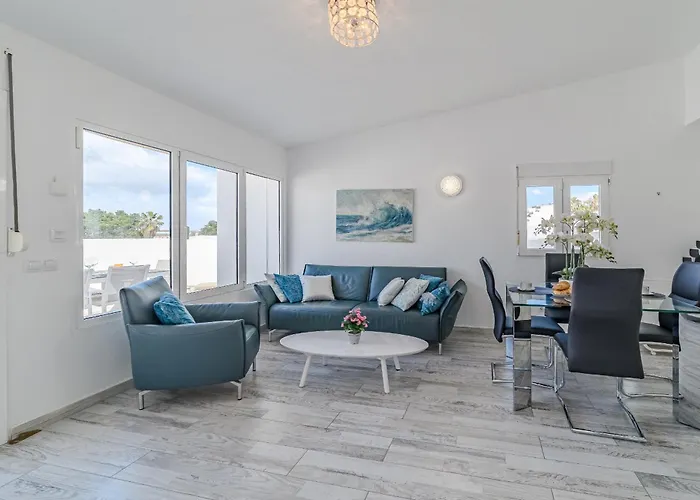 3 Bedrooms In Island Village Pool View 公寓 阿德耶