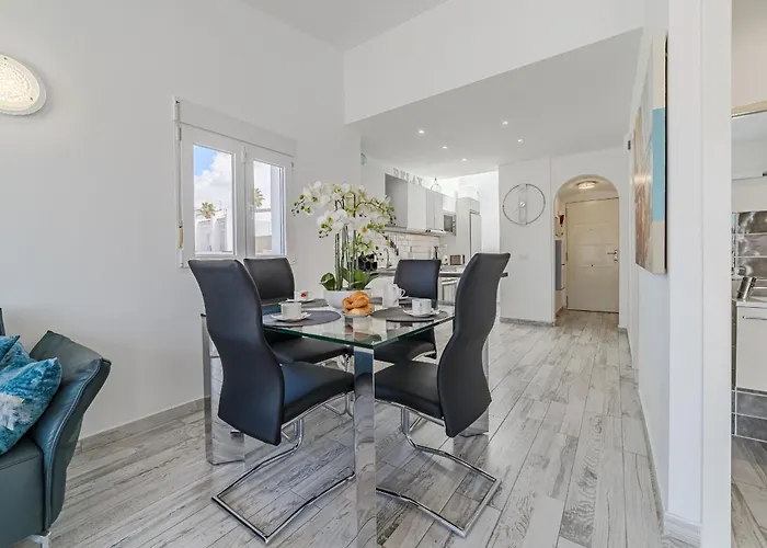 3 Bedrooms In Island Village Pool View 阿德耶