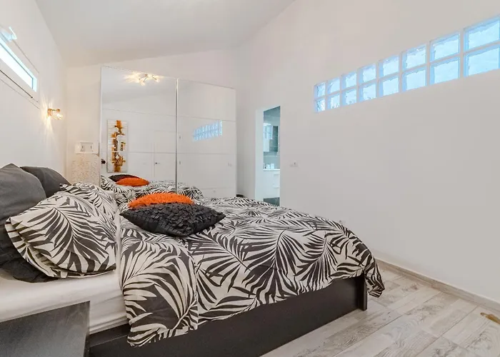 דירה 3 Bedrooms In Island Village Pool View *