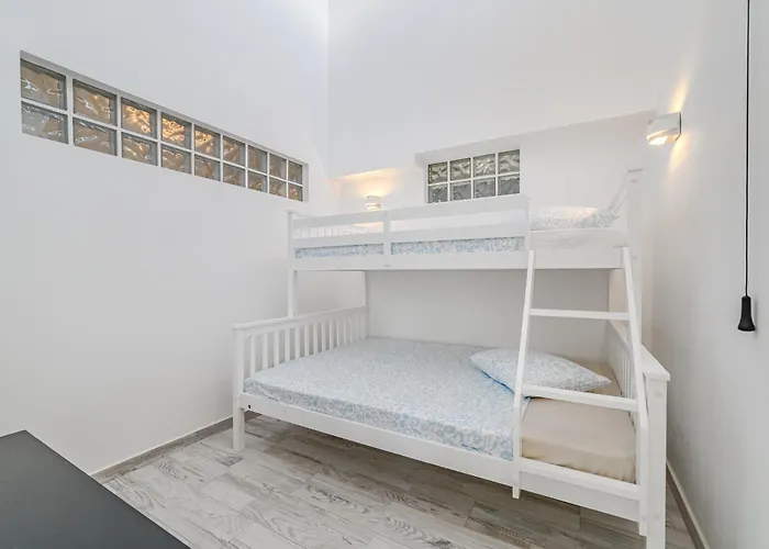 3 Bedrooms In Island Village Pool View דירה אדחה