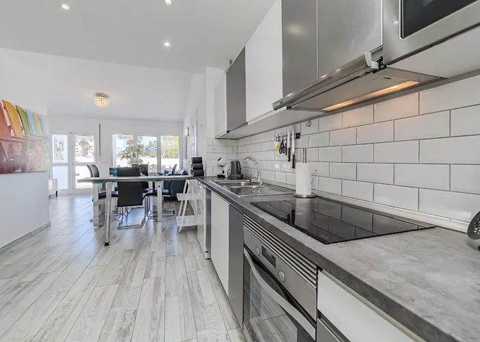 3 Bedrooms In Island Village Pool View 阿德耶