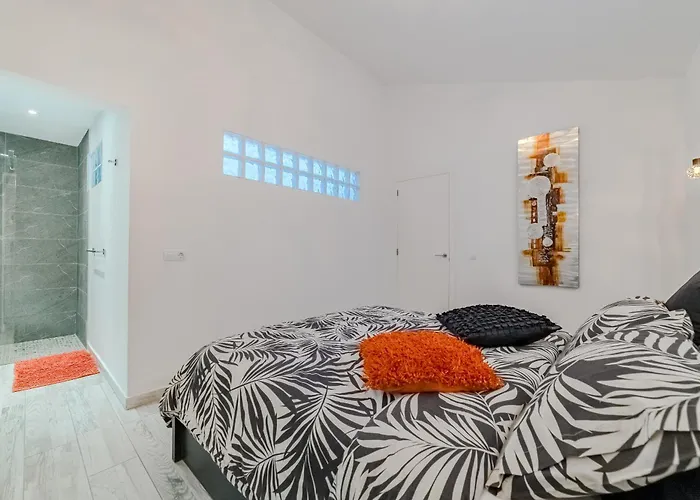 3 Bedrooms In Island Village Pool View דירה *